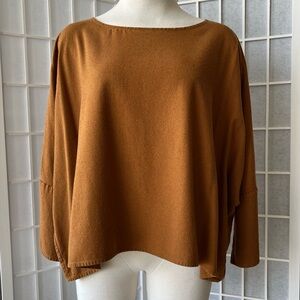 Jamie + the Jones T Top – Umber Raw Silk
